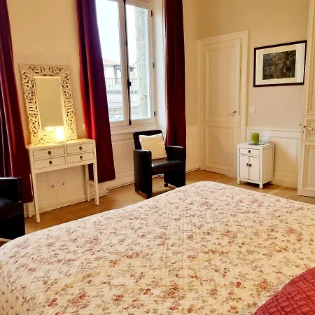 Lejlighed Face A L'hotel De Grand Et Lumineux *