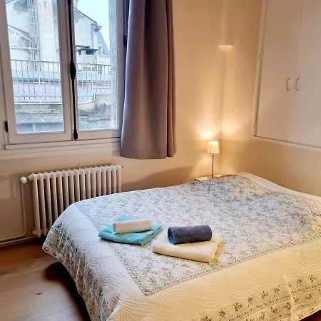 Face A L'hotel De Grand Et Lumineux Angoulême