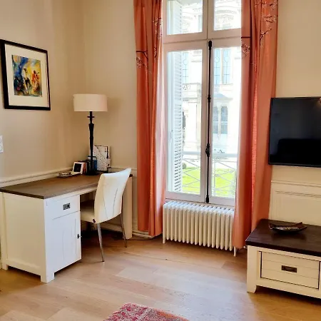 Face A L'hotel De Grand Et Lumineux Apartment Angoulême