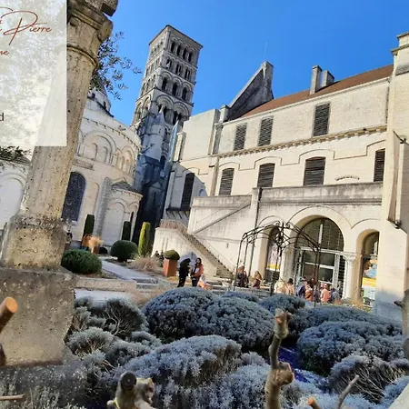 Face A L'hotel De Grand Et Lumineux Lejlighed Angoulême