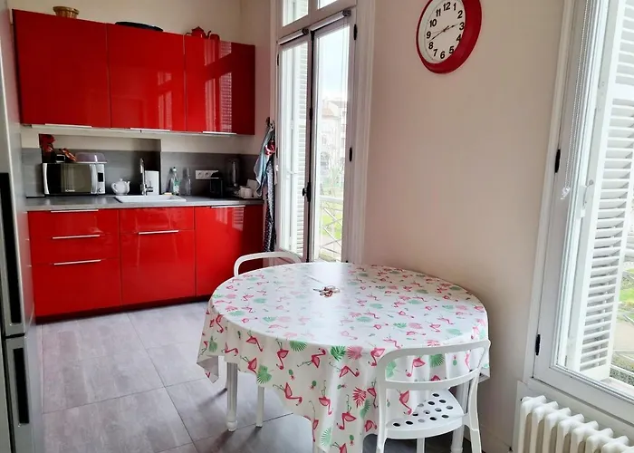 Face A L'hotel De Grand Et Lumineux Apartment