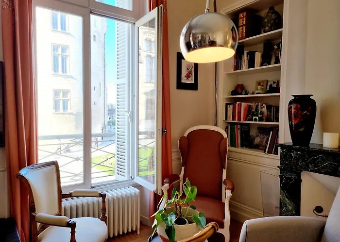 Face A L'hotel De Grand Et Lumineux Apartment Angouleme