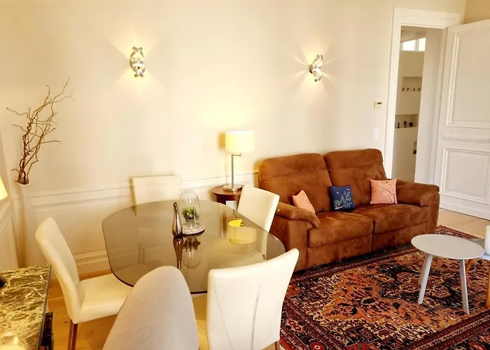 Face A L'hotel De Grand Et Lumineux * Angouleme