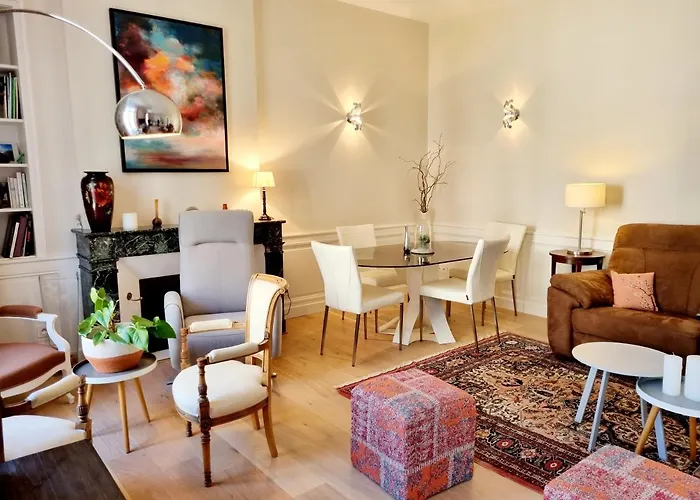 Face A L'hotel De Grand Et Lumineux Angouleme