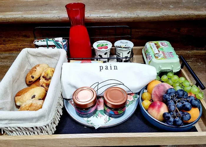 Face A L'hotel De Grand Et Lumineux *