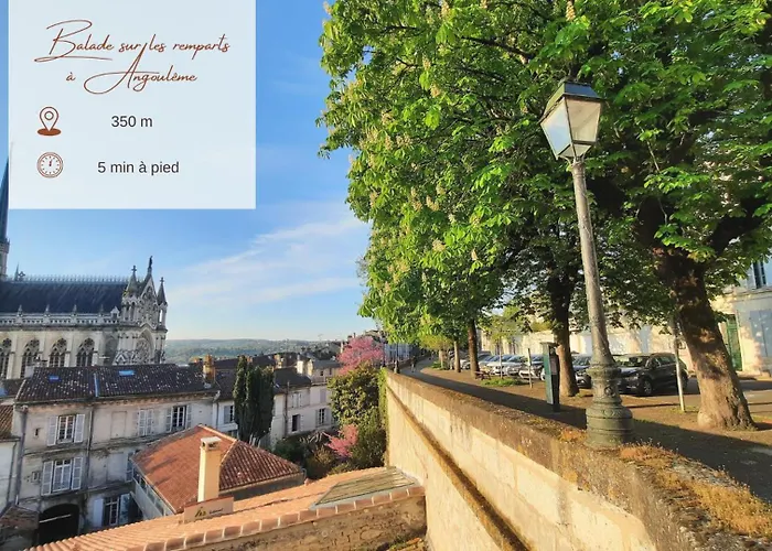 Face A L'hotel De Grand Et Lumineux Apartment *